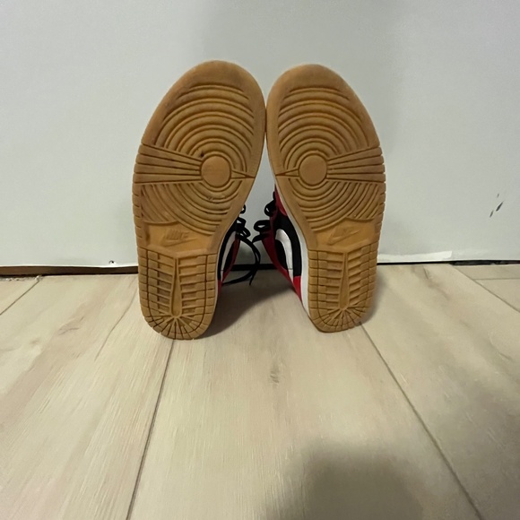 Air Jordan 1 Mid SE - Picture 3 of 5